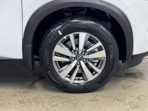 2025 Nissan Pathfinder SL 4WD