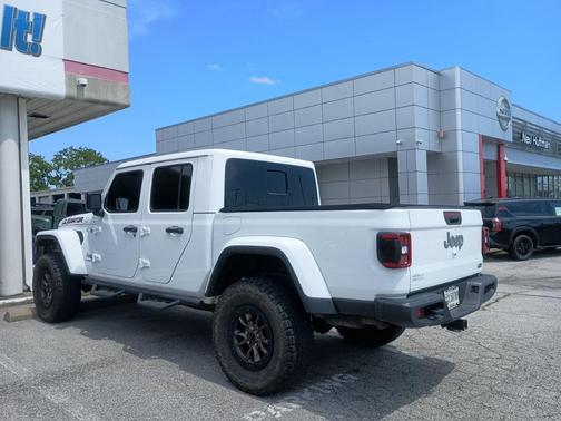 Bright White Clearcoat 2020 Jeep Gladiator Overland