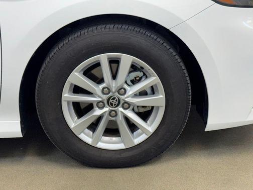 Ice 2025 Toyota Camry LE