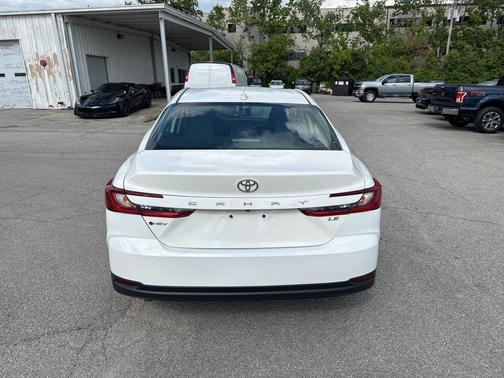 Ice 2025 Toyota Camry LE