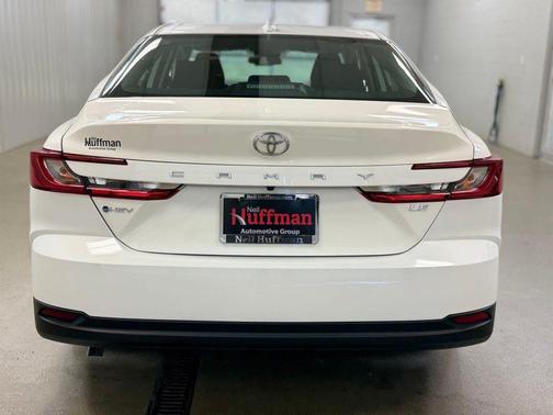 Ice 2025 Toyota Camry LE
