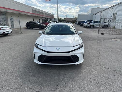 Ice 2025 Toyota Camry LE
