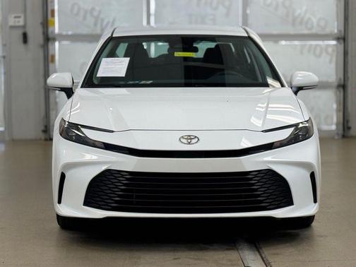 Ice 2025 Toyota Camry LE