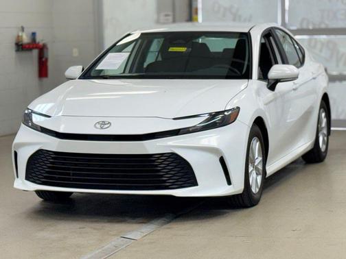 Ice 2025 Toyota Camry LE