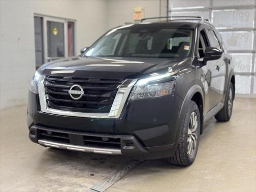 2025 Nissan Pathfinder SL 4WD