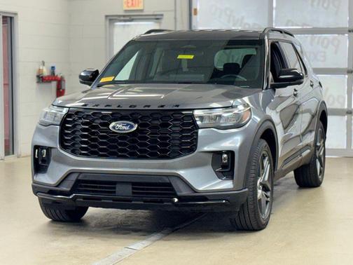 Carbonized Gray Metallic 2025 Ford Explorer ST-Line