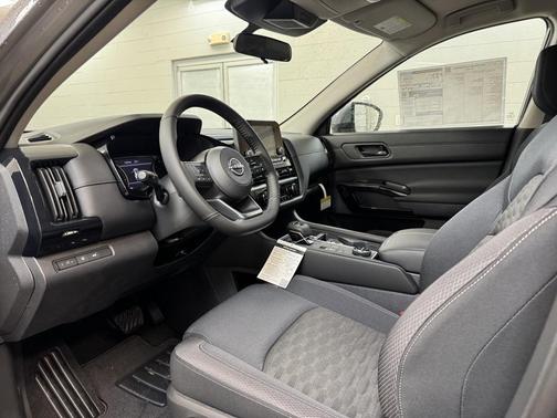 2025 Nissan Pathfinder SV 4WD