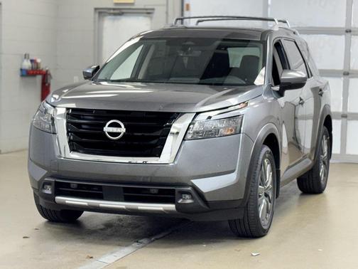 2025 Nissan Pathfinder SL 4WD