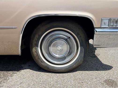 Brown 1969 Cadillac DeVille Base