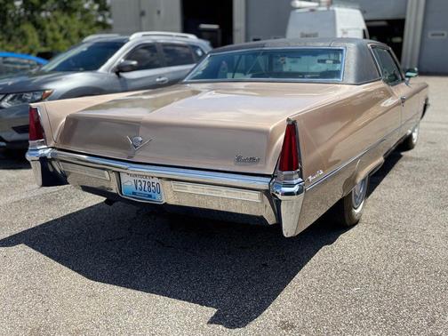 Brown 1969 Cadillac DeVille Base