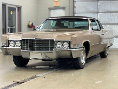 Brown 1969 Cadillac DeVille Base