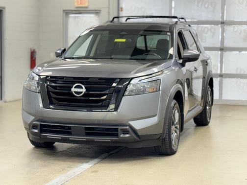 2024 Nissan Pathfinder SV 4WD