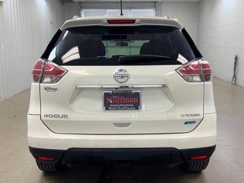 Moonlight White 2014 Nissan Rogue SV