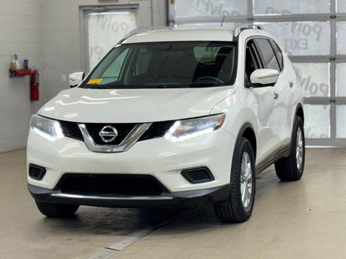 Moonlight White 2014 Nissan Rogue SV