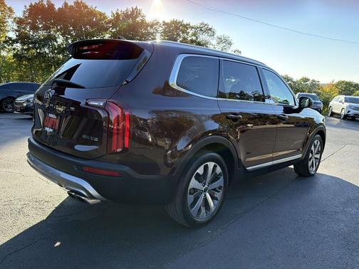 Sangria 2021 Kia Telluride EX
