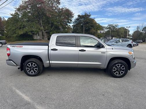 2017 Toyota Tundra SR5