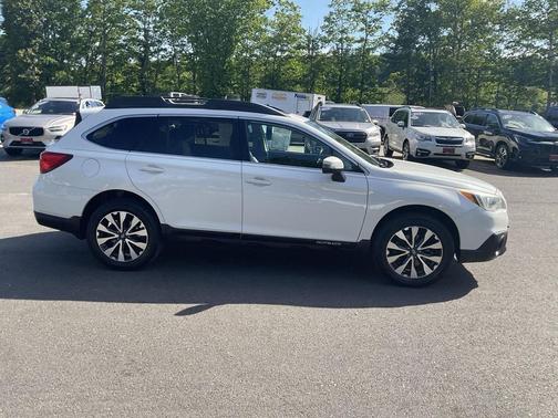 Crystal White Pearl 2017 Subaru Outback 2.5i Limited