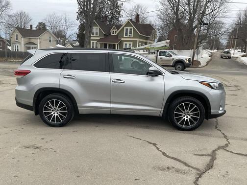2017 Toyota Highlander SE