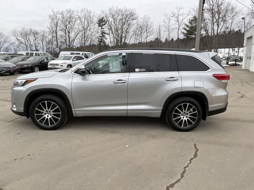 2017 Toyota Highlander SE