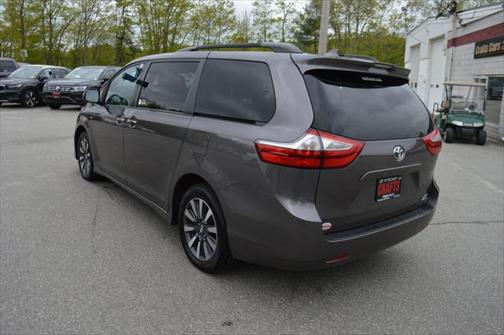 2019 Toyota Sienna XLE