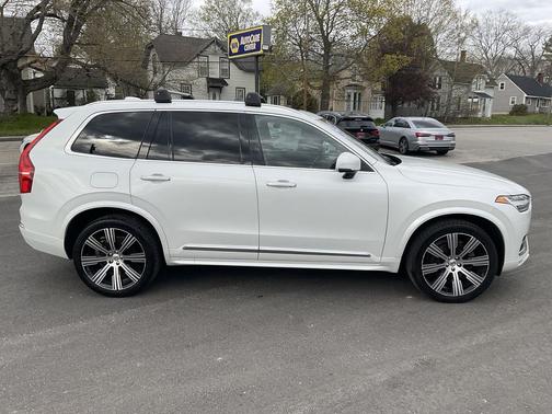 Crystal White Metallic 2022 Volvo XC90 T6 Inscription