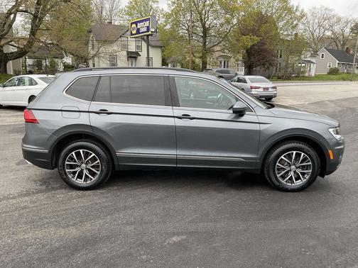 Platinum Gray Metallic 2020 Volkswagen Tiguan 2.0T SE 4MOTION