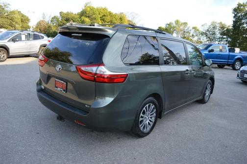 2018 Toyota Sienna XLE