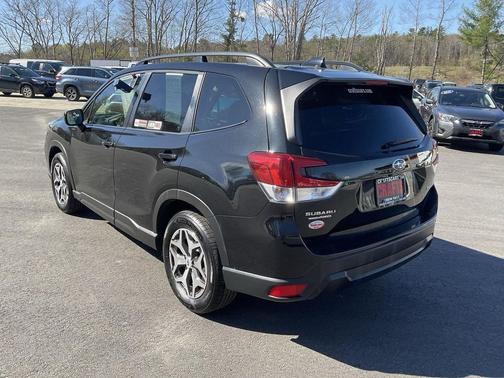 Crystal Black Silica 2021 Subaru Forester Premium