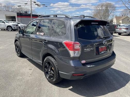 Crystal Black Silica 2018 Subaru Forester 2.5i Premium