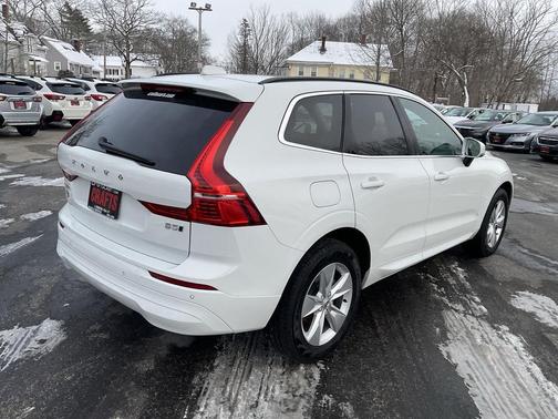 2022 Volvo XC60 B5 Momentum