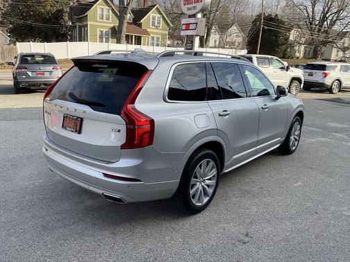 2019 Volvo XC90 T6 Momentum