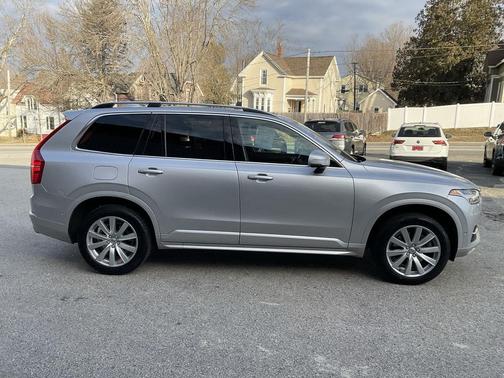 2019 Volvo XC90 T6 Momentum