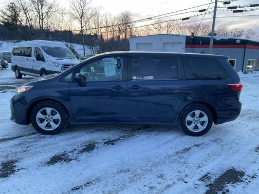 2019 Toyota Sienna SE