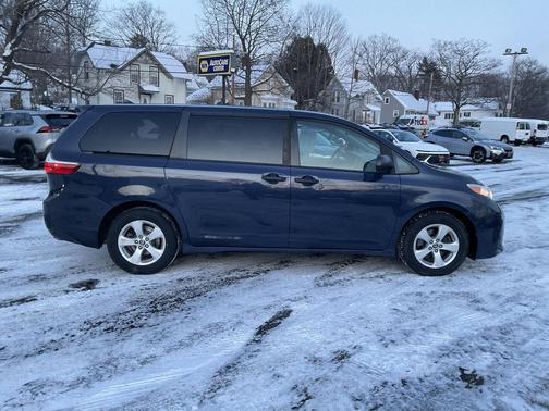 2019 Toyota Sienna SE
