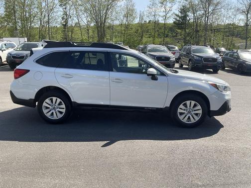Crystal White Pearl 2018 Subaru Outback 2.5i Premium