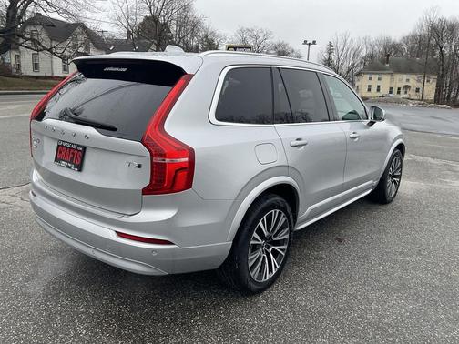 2022 Volvo XC90 T5 Momentum