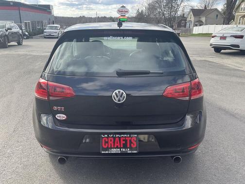Deep Black Pearl 2017 Volkswagen Golf GTI 2.0T SE 4-Door