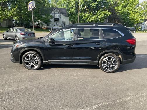 Crystal Black Silica 2023 Subaru Ascent Limited 7-Passenger