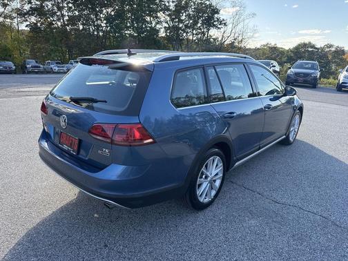 2017 Volkswagen Golf Alltrack TSI S