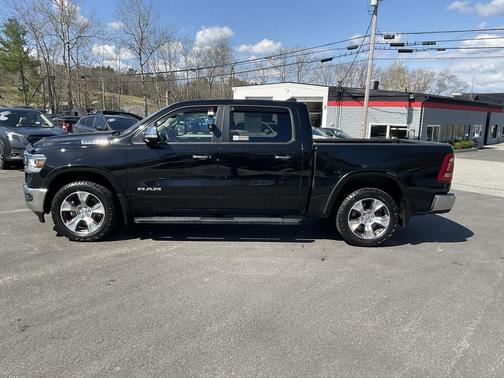 Diamond Black Crystal Pearlcoat 2022 RAM 1500 Laramie