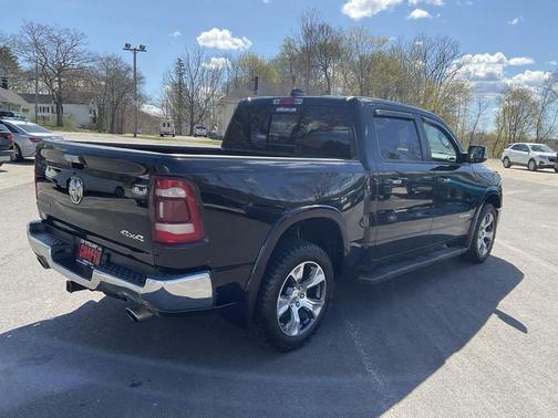 Diamond Black Crystal Pearlcoat 2022 RAM 1500 Laramie