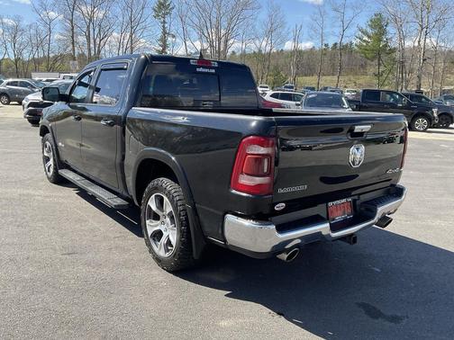 Diamond Black Crystal Pearlcoat 2022 RAM 1500 Laramie