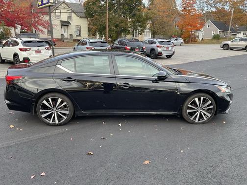 2022 Nissan Altima SR FWD