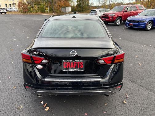 2022 Nissan Altima SR FWD