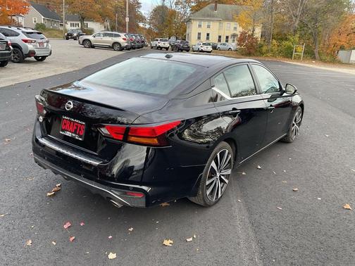 2022 Nissan Altima SR FWD