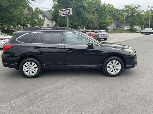 Crystal Black Silica 2017 Subaru Outback 2.5i Premium