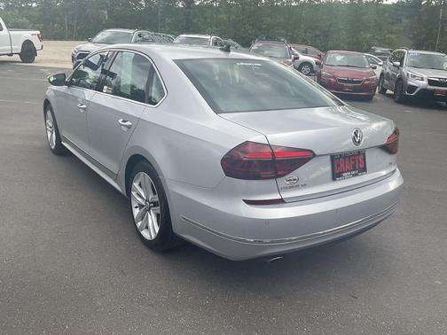Reflex Silver Metallic 2017 Volkswagen Passat 1.8T SE w/Technology