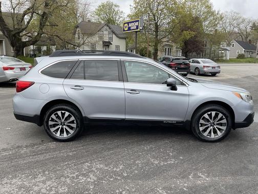 Ice Silver Metallic 2017 Subaru Outback 2.5i Limited
