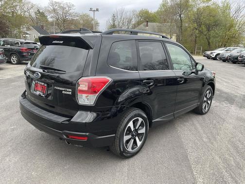 Crystal Black Silica 2017 Subaru Forester 2.5i Limited