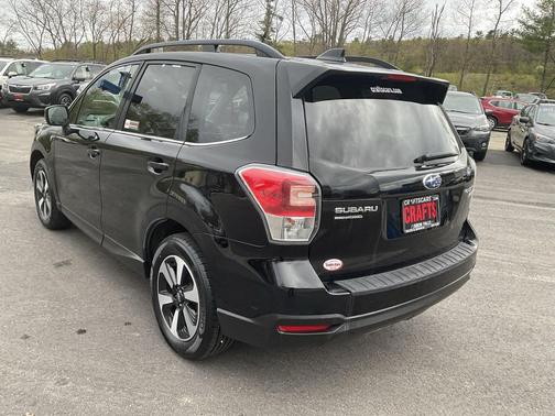 Crystal Black Silica 2017 Subaru Forester 2.5i Limited